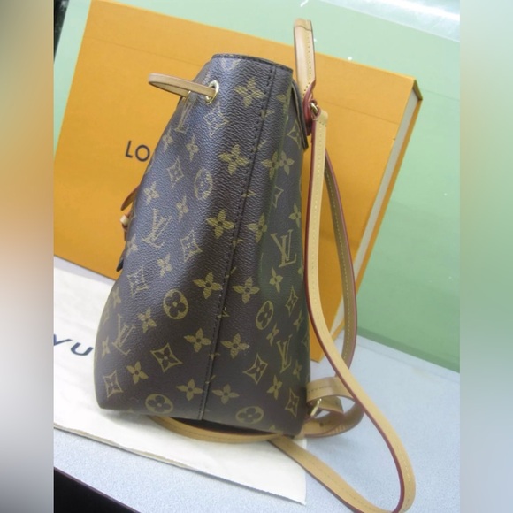 Louis Vuitton Montsouris PM Backpack Brown Monogram With LV Logo Charm - Picture 10 of 10